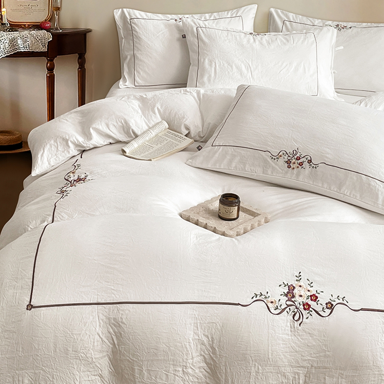 91家纺网 家纺一手货源 找家纺 yyds网供 2026新A类高克重复古刺绣绑带款水洗棉四件套三件套-花界 花界本白-绣花绑带款