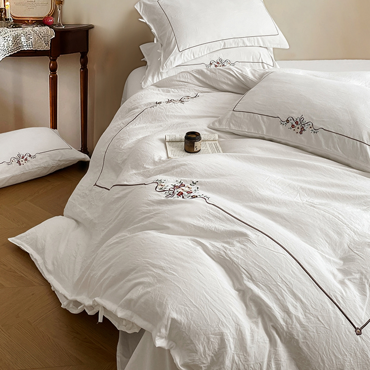 91家纺网 家纺一手货源 找家纺 yyds网供 2026新A类高克重复古刺绣绑带款水洗棉四件套三件套-花界 花界本白-绣花绑带款