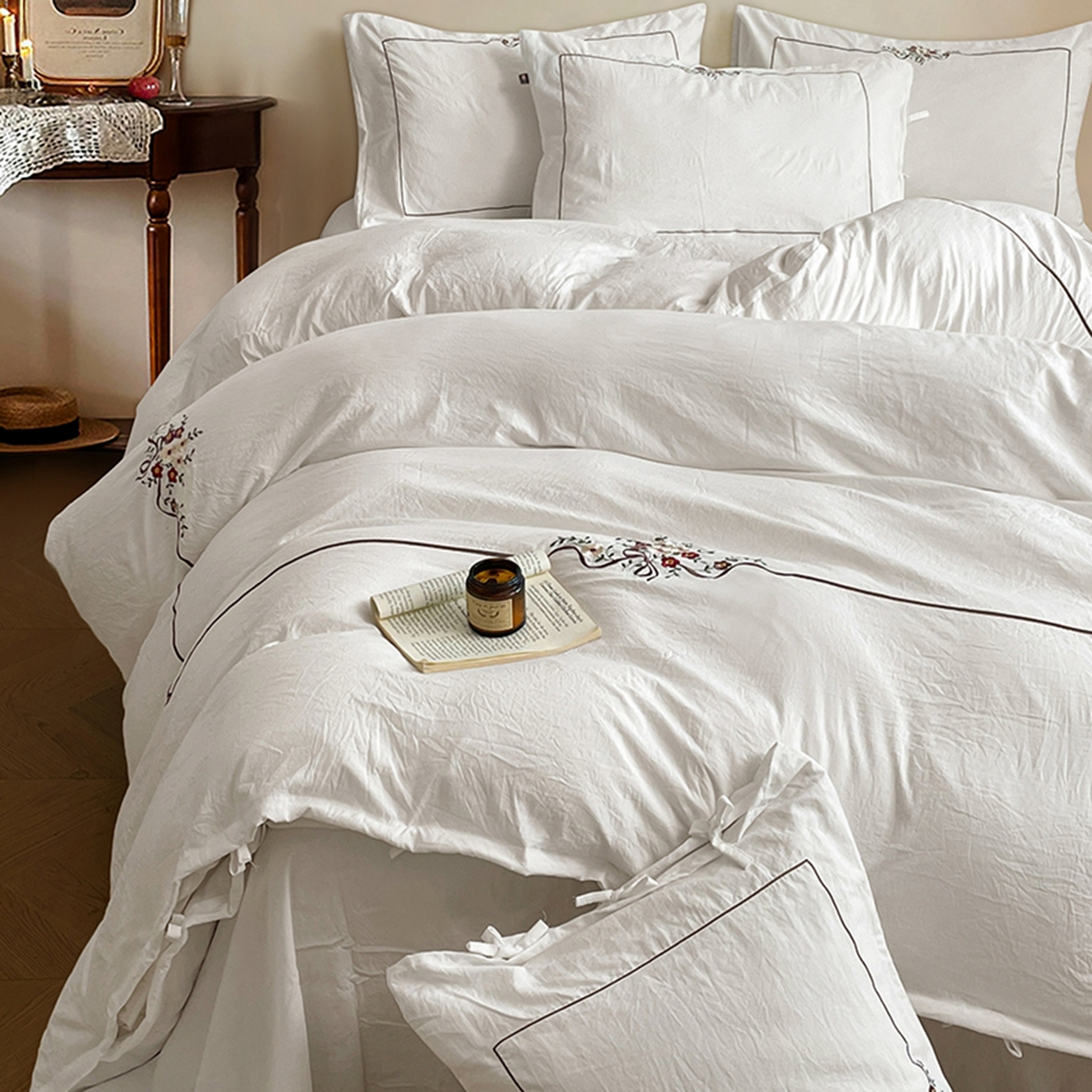 91家纺网 家纺一手货源 找家纺 yyds网供 2026新A类高克重复古刺绣绑带款水洗棉四件套三件套-花界 花界本白-绣花绑带款