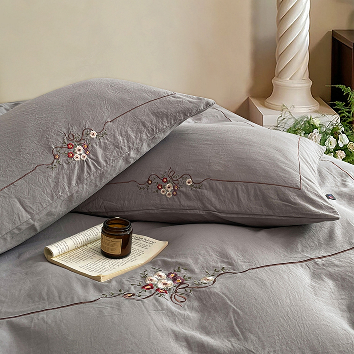 91家纺网 家纺一手货源 找家纺 yyds网供 2026新A类高克重复古刺绣绑带款水洗棉四件套三件套-花界 花界麻灰-绣花绑带款