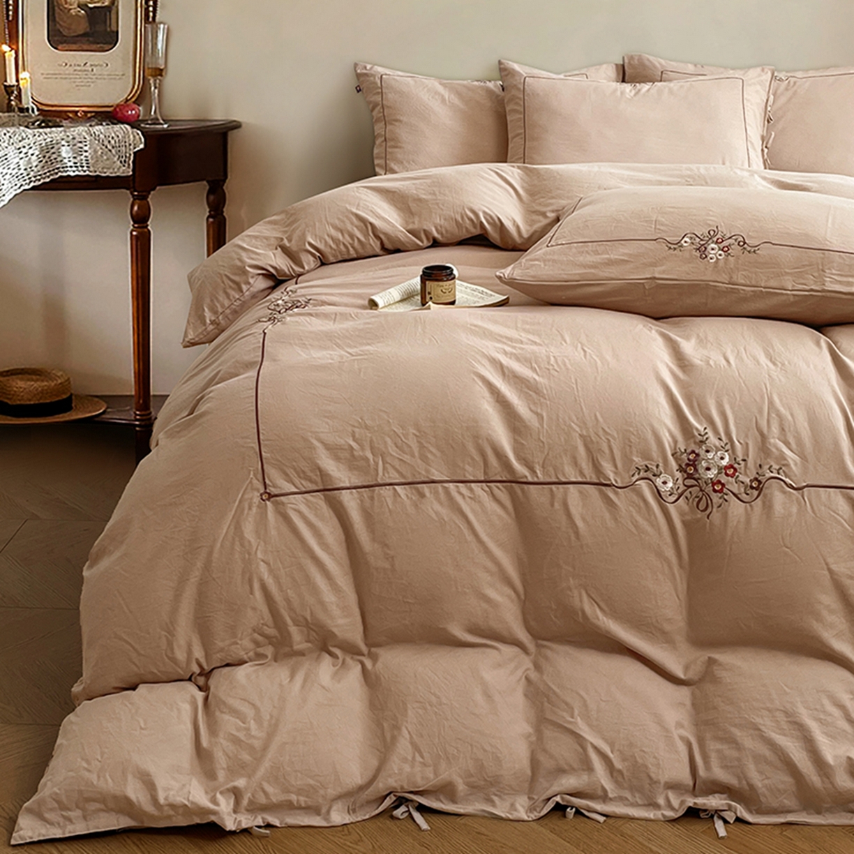 91家纺网 家纺一手货源 找家纺 yyds网供 2026新A类高克重复古刺绣绑带款水洗棉四件套三件套-花界 花界素咖-绣花绑带款