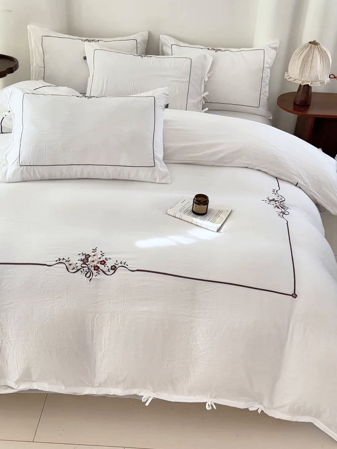 91家纺网 家纺一手货源 找家纺 yyds网供 2026新A类高克重复古刺绣绑带款水洗棉四件套三件套-花界 花界本白-绣花绑带款