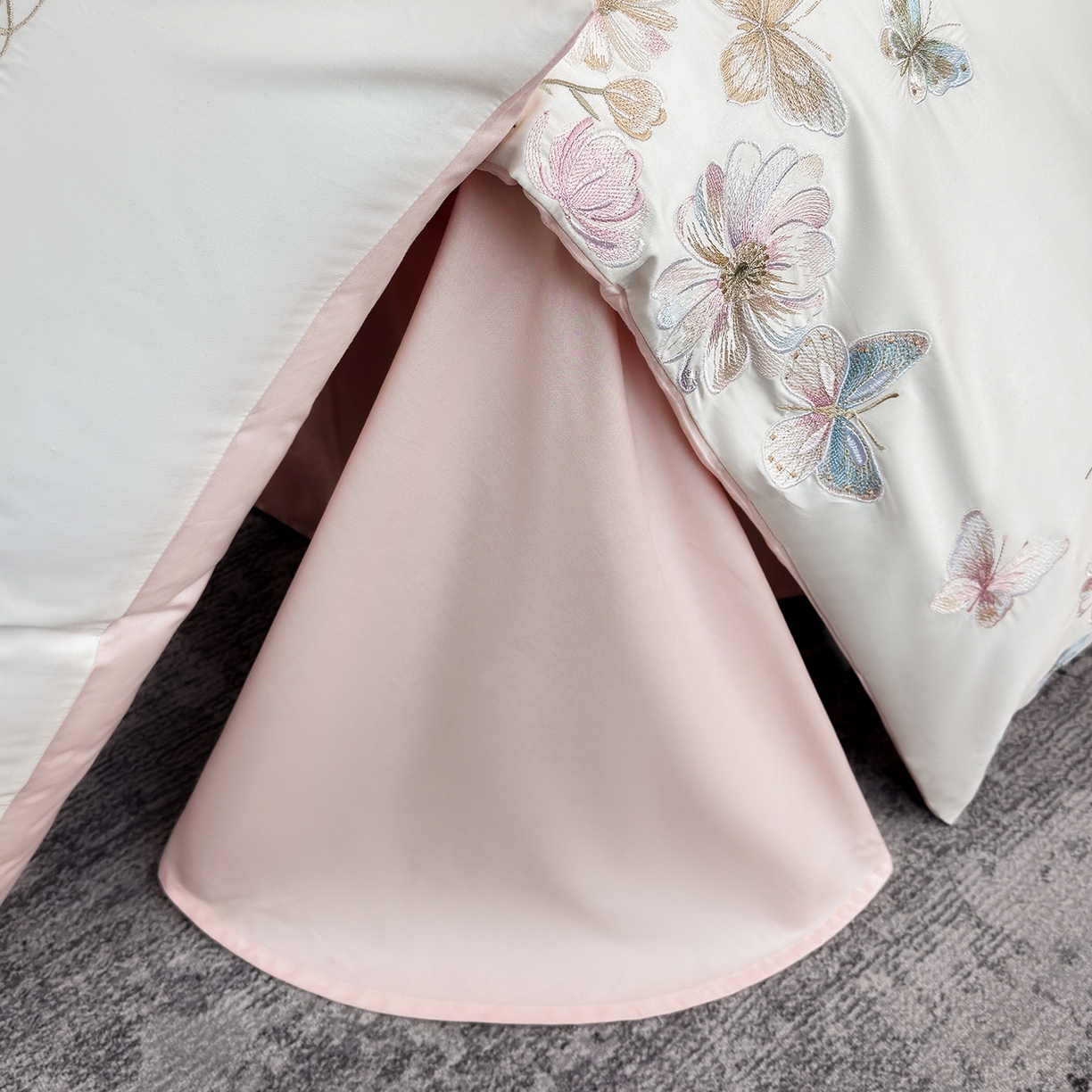 91家纺网 家纺一手货源 找家纺 （总）欣宜家纺 2026新款50x50s纯棉全棉贡缎长绒棉刺绣绣花四件套【高端礼盒】-蝴蝶泉边