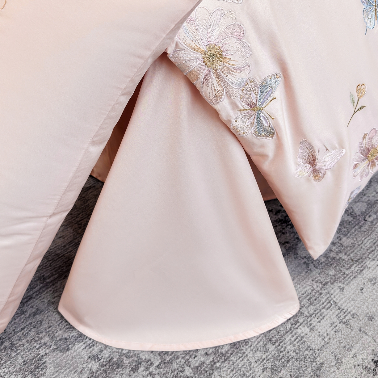 91家纺网 家纺一手货源 找家纺 欣宜家纺 2026新款50x50s纯棉全棉贡缎长绒棉刺绣绣花四件套【高端礼盒】-蝴蝶泉边 蝴蝶泉边-轻奢粉