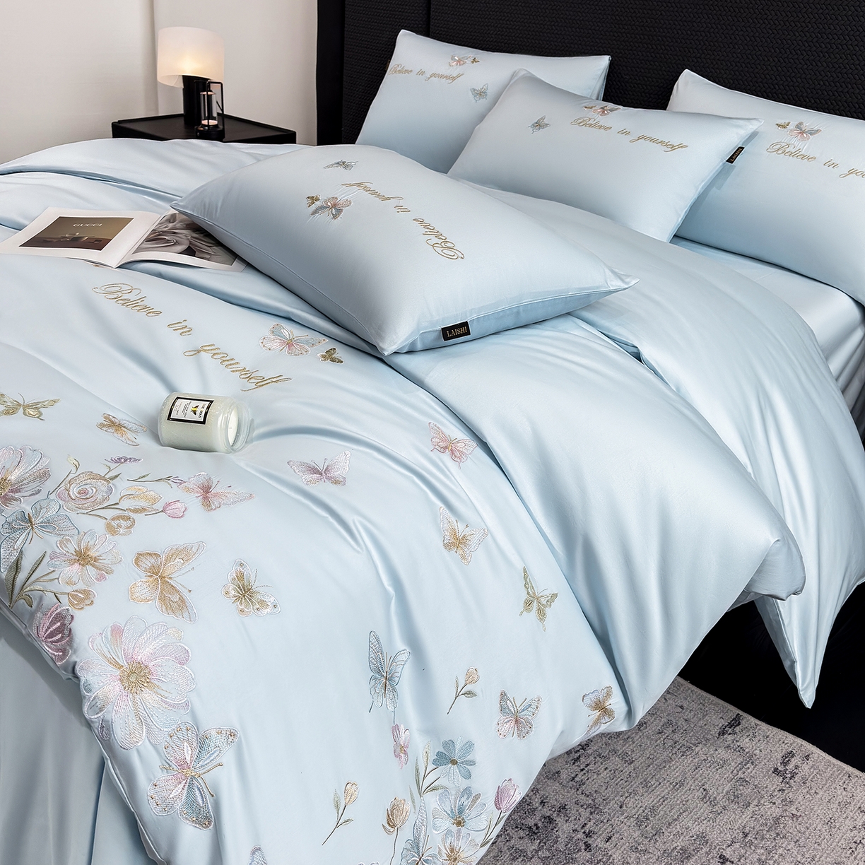 91家纺网 家纺一手货源 找家纺 欣宜家纺 2026新款50x50s纯棉全棉贡缎长绒棉刺绣绣花四件套【高端礼盒】-蝴蝶泉边 蝴蝶泉边-天空蓝