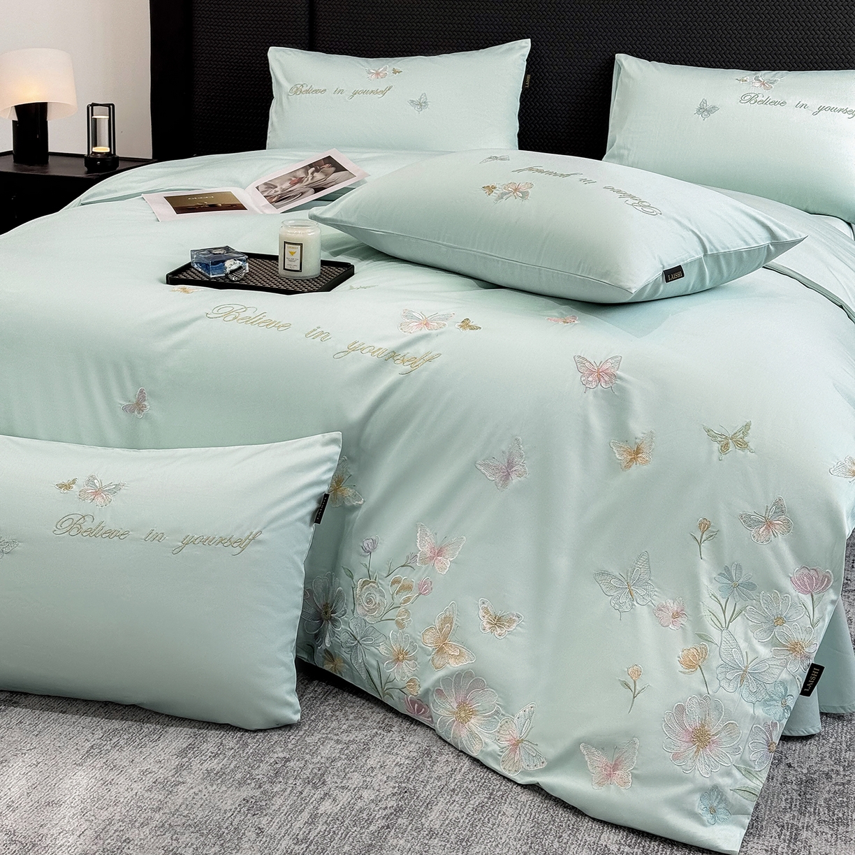 91家纺网 家纺一手货源 找家纺 欣宜家纺 2026新款50x50s纯棉全棉贡缎长绒棉刺绣绣花四件套【高端礼盒】-蝴蝶泉边 蝴蝶泉边-清新绿