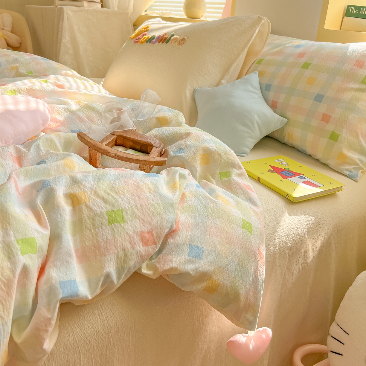 91家纺网 家纺一手货源 找家纺 子钦家纺 2026春夏新款提花泡芙棉可爱小清新手工爱心小星星系列床单床笠四件套-流星花园 流星花园-七彩格