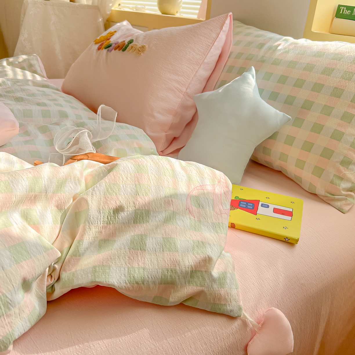 91家纺网 家纺一手货源 找家纺 子钦家纺 2026春夏新款提花泡芙棉可爱小清新手工爱心小星星系列床单床笠四件套-流星花园 流星花园-蝴蝶结格子