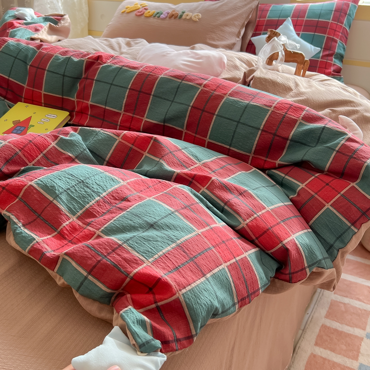 91家纺网 家纺一手货源 找家纺 子钦家纺 2026春夏新款提花泡芙棉可爱小清新手工爱心小星星系列床单床笠四件套-流星花园 流星花园-苏格兰格