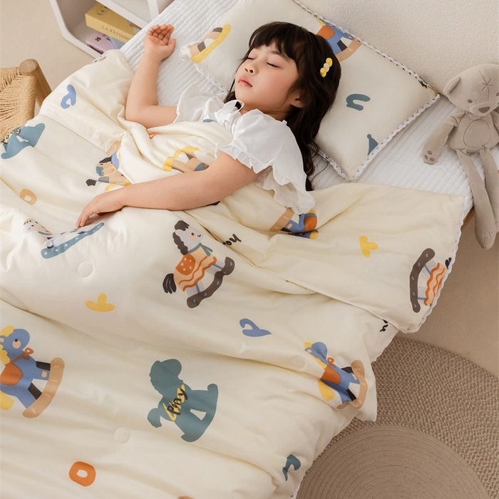 91家纺网 家纺一手货源 找家纺 2026新款A类针织棉被芯夏凉被春秋被冬被儿童学生成人冬被加厚被子大豆被四季款—儿童图 小木马