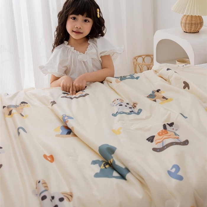 91家纺网 家纺一手货源 找家纺 2026新款A类针织棉被芯夏凉被春秋被冬被儿童学生成人冬被加厚被子大豆被四季款—儿童图 小木马