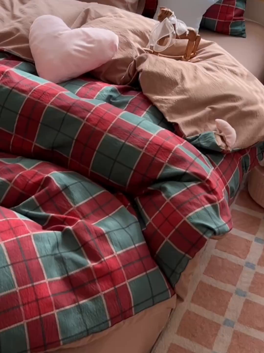 91家纺网 家纺一手货源 找家纺 子钦家纺 2026春夏新款提花泡芙棉可爱小清新手工爱心小星星系列床单床笠四件套-流星花园 流星花园-苏格兰格