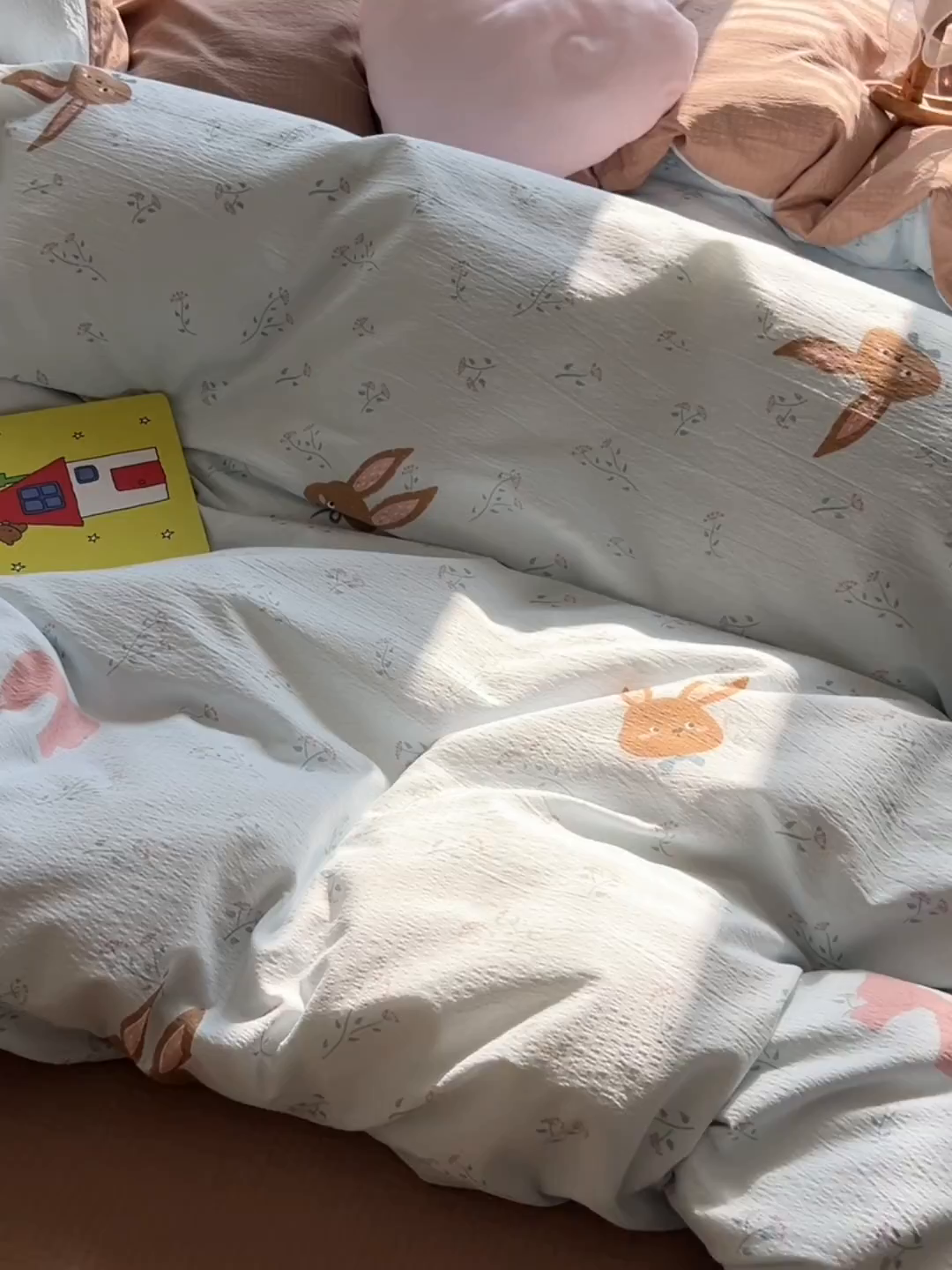 91家纺网 家纺一手货源 找家纺 子钦家纺 2026春夏新款提花泡芙棉可爱小清新手工爱心小星星系列床单床笠四件套-流星花园 流星花园-碎花兔兔