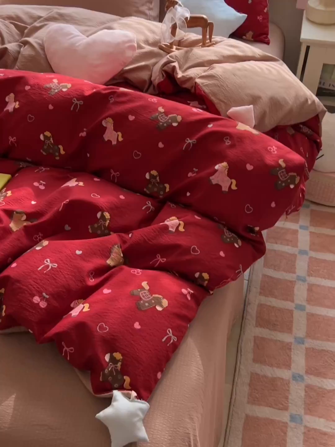 91家纺网 家纺一手货源 找家纺 子钦家纺 2026春夏新款提花泡芙棉可爱小清新手工爱心小星星系列床单床笠四件套-流星花园 流星花园-马年大发