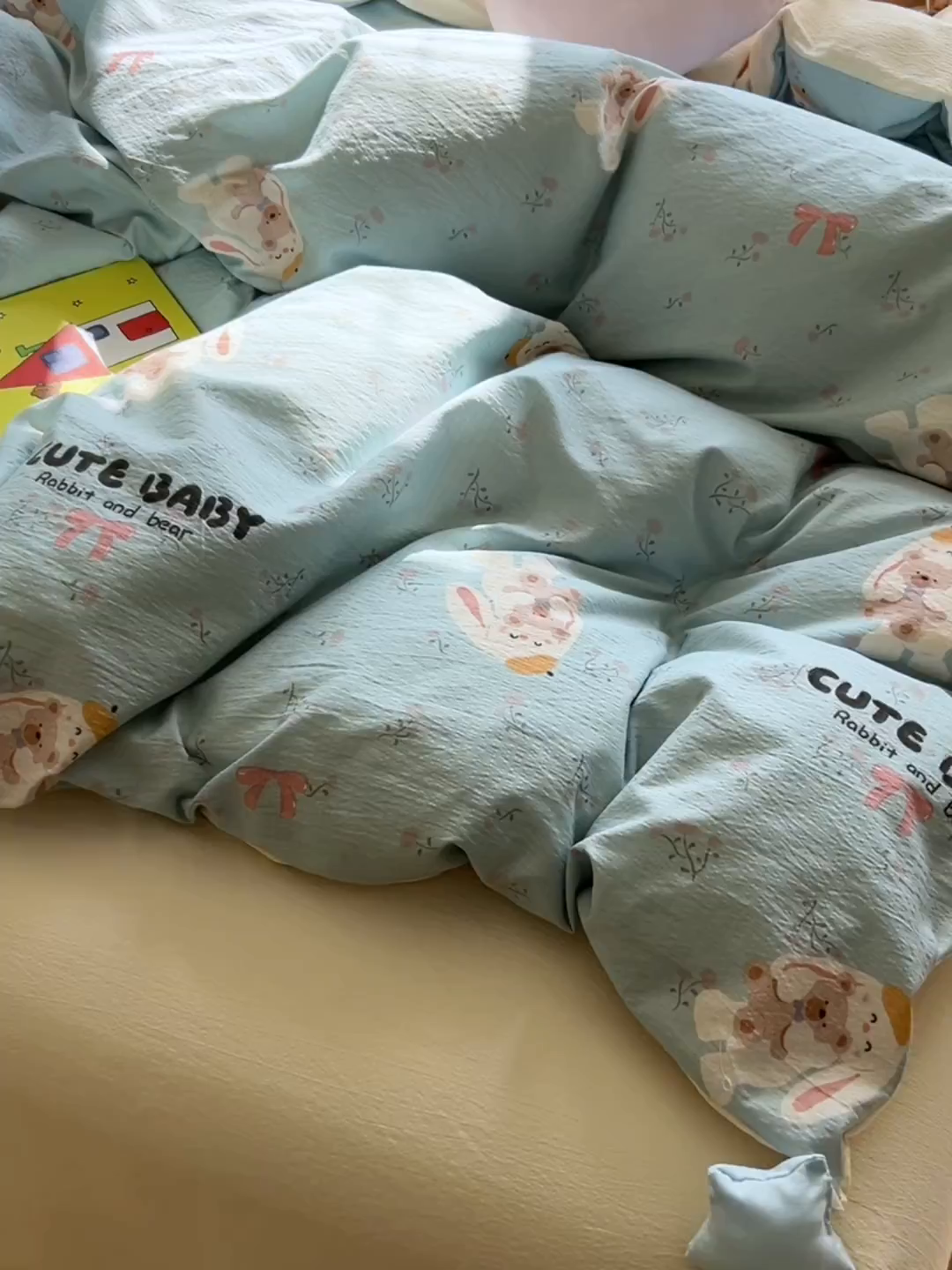 91家纺网 家纺一手货源 找家纺 子钦家纺 2026春夏新款提花泡芙棉可爱小清新手工爱心小星星系列床单床笠四件套-流星花园 流星花园-抱抱兔