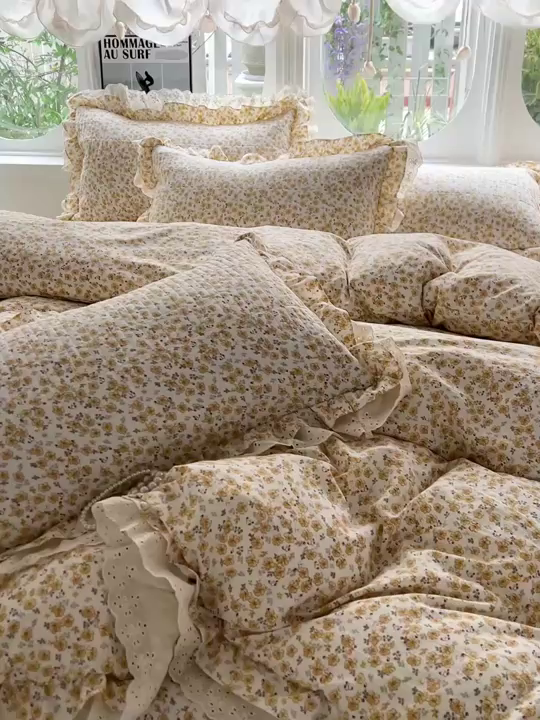 91家纺网 家纺一手货源 找家纺  梦莱斯 2026新款小清新可爱风纯棉花边床盖四件套 蜜黄小雏菊