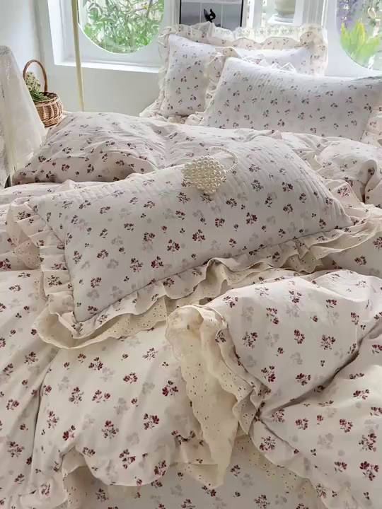 91家纺网 家纺一手货源 找家纺 梦莱斯 2026新款小清新可爱风纯棉花边床盖四件套 奶白紫菀