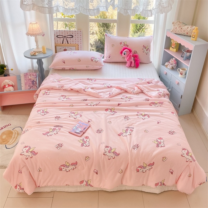 91家纺网 家纺一手货源 找家纺 2026新款A类针织棉被芯夏凉被春秋被冬被儿童学生成人冬被加厚被子大豆被—影棚图 粉色独角兽