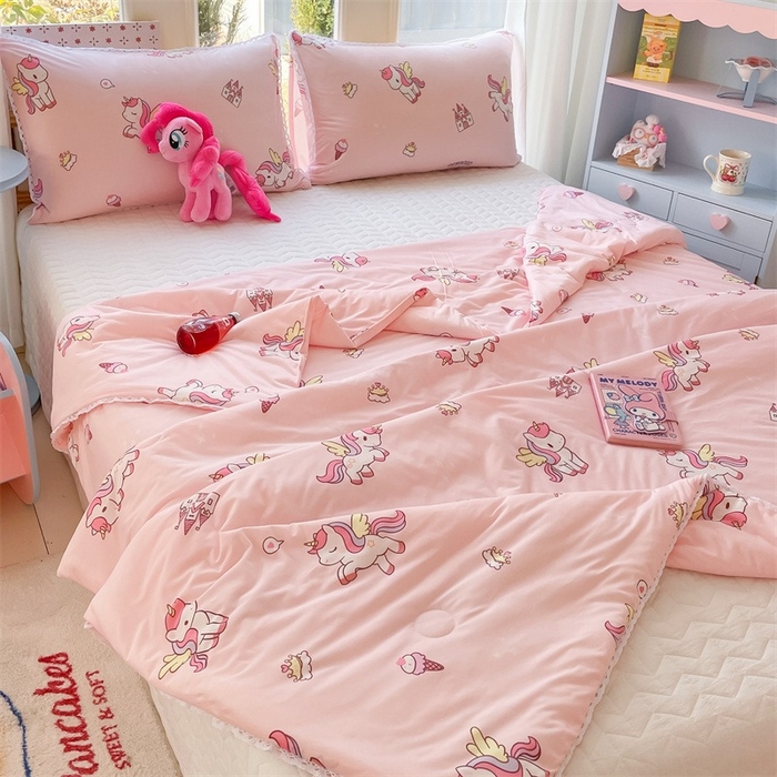 91家纺网 家纺一手货源 找家纺 2026新款A类针织棉被芯夏凉被春秋被冬被儿童学生成人冬被加厚被子大豆被—影棚图 粉色独角兽