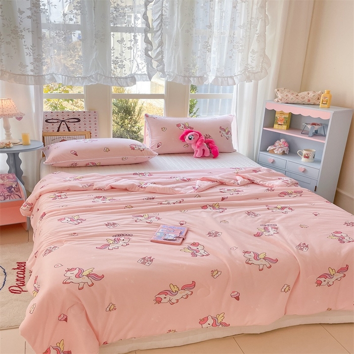 91家纺网 家纺一手货源 找家纺 2026新款A类针织棉被芯夏凉被春秋被冬被儿童学生成人冬被加厚被子大豆被—影棚图 粉色独角兽