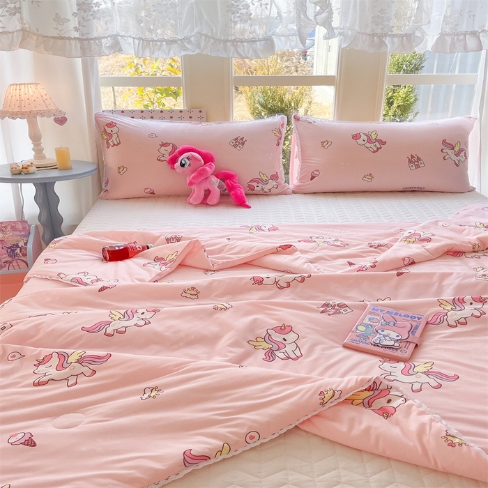 91家纺网 家纺一手货源 找家纺 2026新款A类针织棉被芯夏凉被春秋被冬被儿童学生成人冬被加厚被子大豆被—影棚图 粉色独角兽