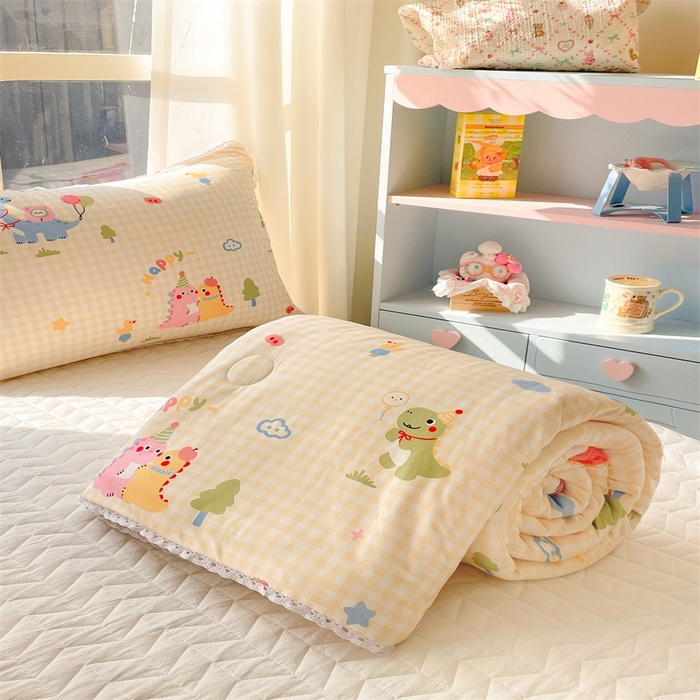 91家纺网 家纺一手货源 找家纺 2026新款A类针织棉被芯夏凉被春秋被冬被儿童学生成人冬被加厚被子大豆被—影棚图 格子恐龙