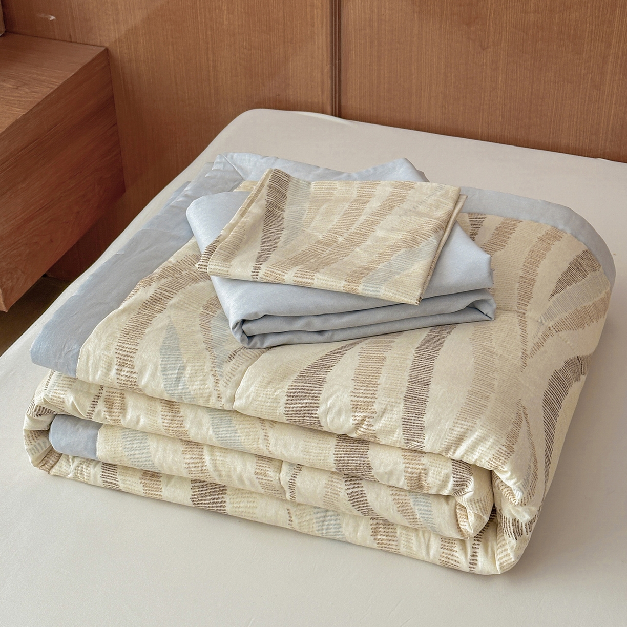 91家纺网 家纺一手货源 找家纺 尊妙被业 2026新款里外全棉100%新疆棉花夏被被子被芯-简约风 浪织纹