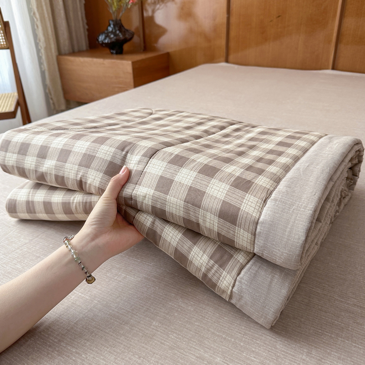 91家纺网 家纺一手货源 找家纺 尊妙被业 2026新款里外全棉100%新疆棉花夏被被子被芯-简约风 格瑞-咖