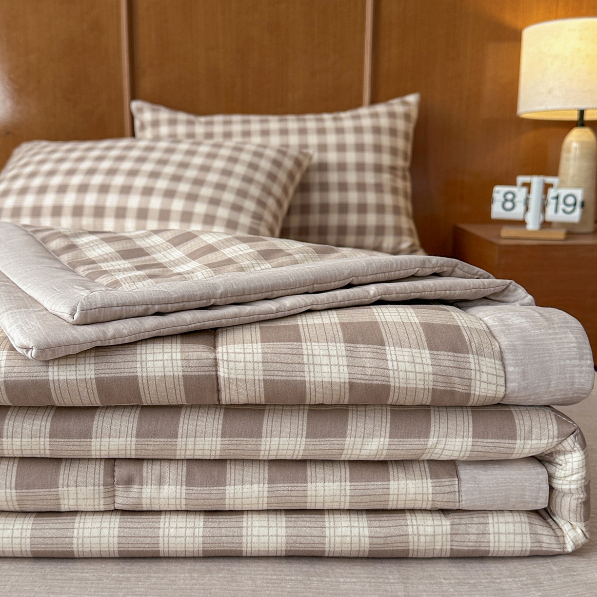 91家纺网 家纺一手货源 找家纺 尊妙被业 2026新款里外全棉100%新疆棉花夏被被子被芯-简约风 格瑞-咖