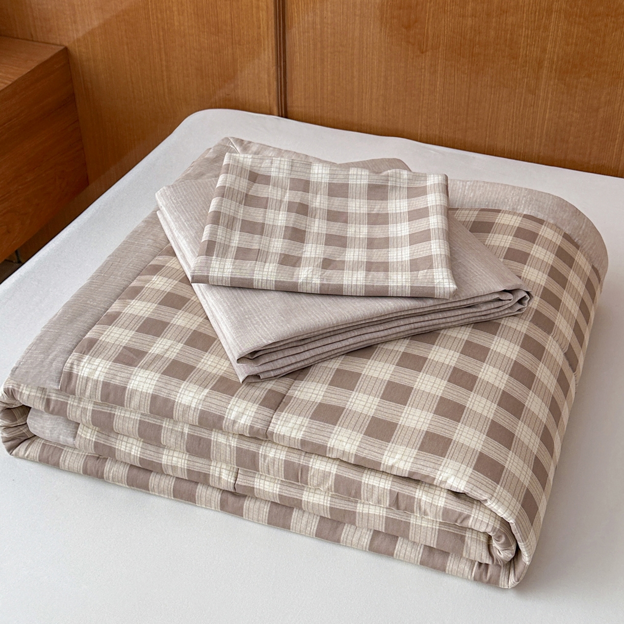 91家纺网 家纺一手货源 找家纺 尊妙被业 2026新款里外全棉100%新疆棉花夏被被子被芯-简约风 格瑞-咖