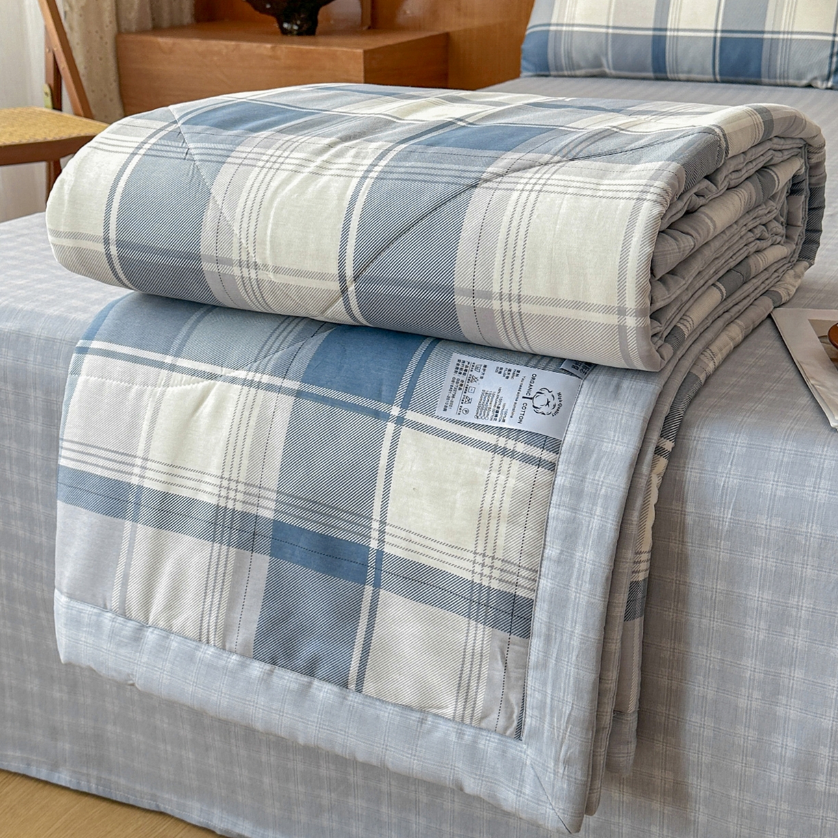 91家纺网 家纺一手货源 找家纺 尊妙被业 2026新款里外全棉100%新疆棉花夏被被子被芯-简约风 悬浮晶阵-蓝