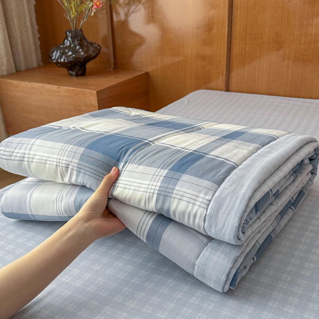 91家纺网 家纺一手货源 找家纺 尊妙被业 2026新款里外全棉100%新疆棉花夏被被子被芯-简约风 悬浮晶阵-蓝