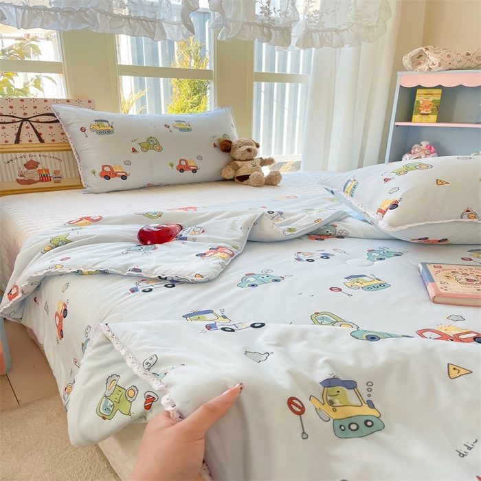 91家纺网 家纺一手货源 找家纺 2026新款A类针织棉被芯夏凉被春秋被冬被儿童学生成人冬被加厚被子大豆被—影棚图 汽车总动员