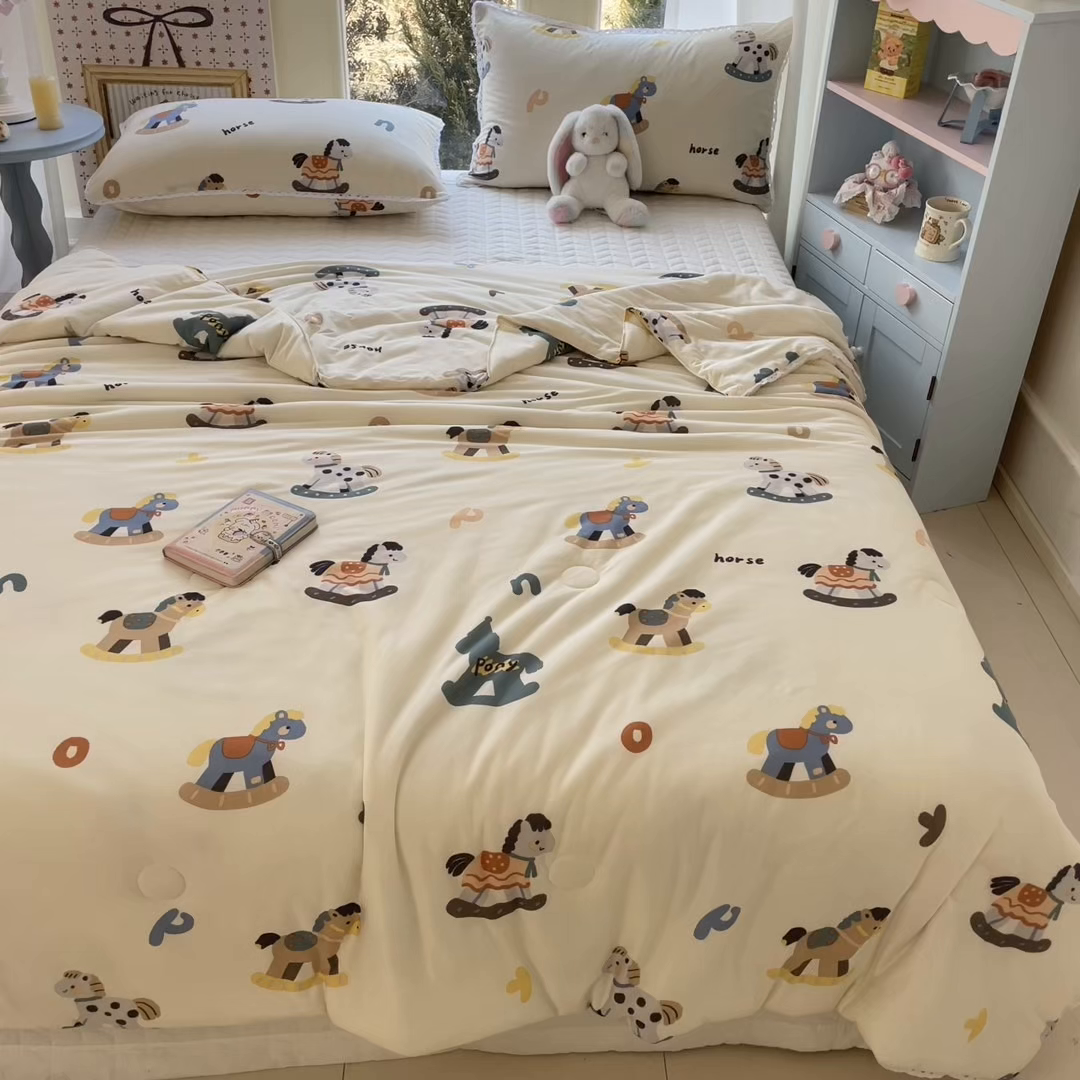 91家纺网 家纺一手货源 找家纺 2026新款A类针织棉被芯夏凉被春秋被冬被儿童学生成人冬被加厚被子大豆被—影棚图 小木马