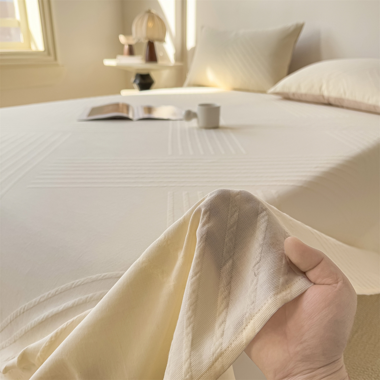 91家纺网 家纺一手货源 找家纺 女子家纺 2026新款全棉厚织三层水洗色织提花床单 云汐-杏仁奶霜