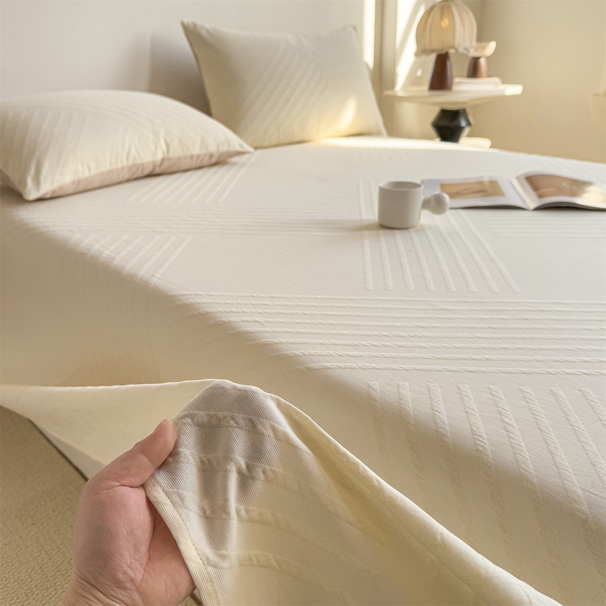 91家纺网 家纺一手货源 找家纺 女子家纺 2026新款全棉厚织三层水洗色织提花床单 云汐-杏仁奶霜