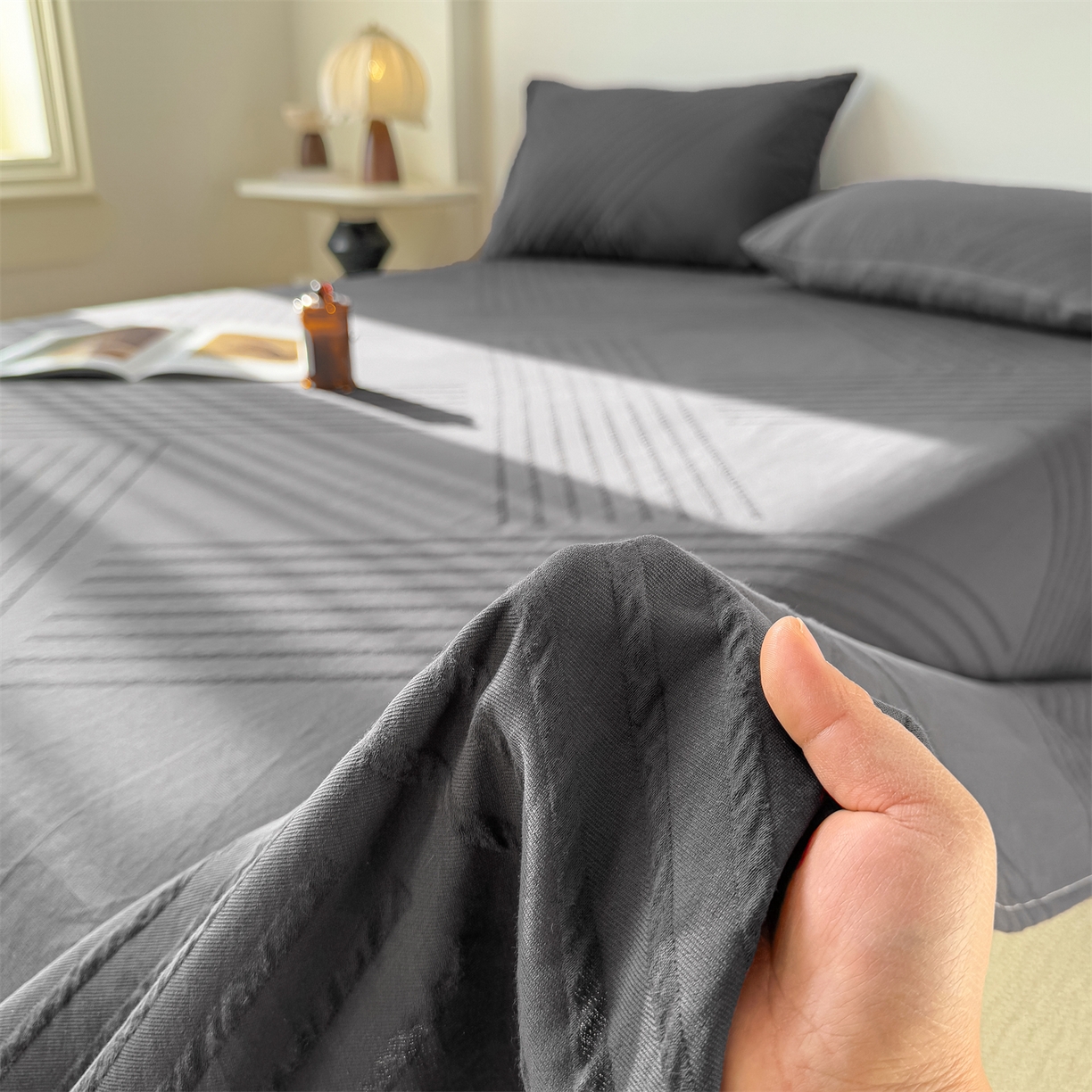 91家纺网 家纺一手货源 找家纺 女子家纺 2026新款全棉厚织三层水洗色织提花床单 云汐-素墨