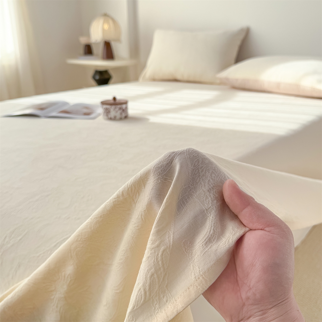 91家纺网 家纺一手货源 找家纺 女子家纺 2026新款全棉厚织三层水洗色织提花床单 罗格西亚-杏仁奶霜