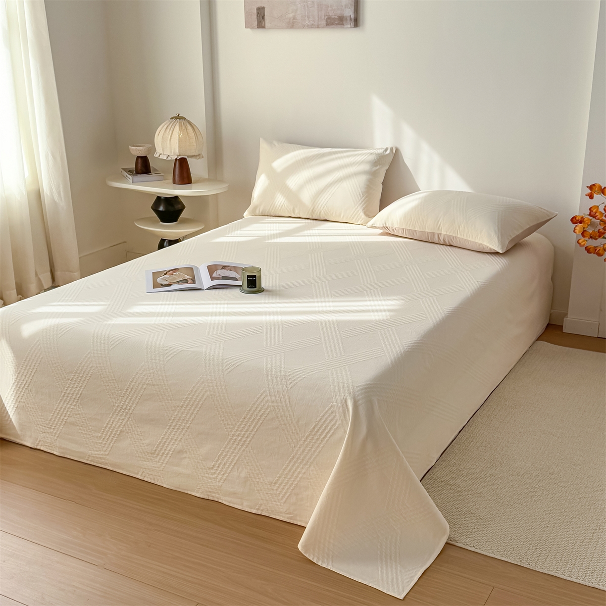 91家纺网 家纺一手货源 找家纺 女子家纺 2026新款全棉厚织三层水洗色织提花床单 维希-杏仁奶霜