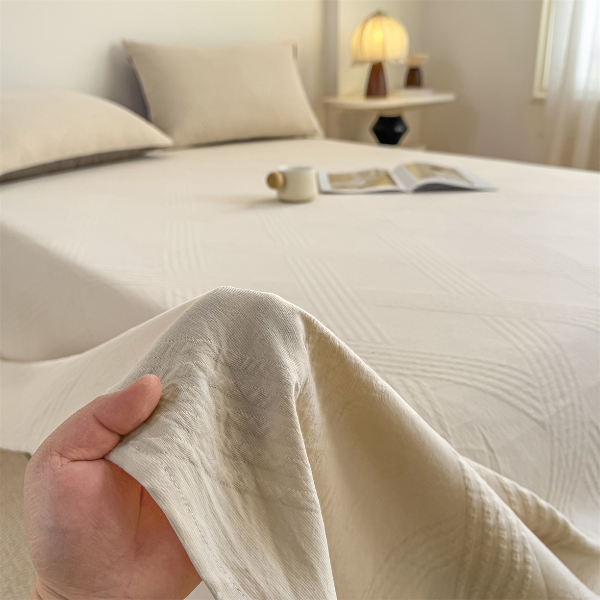 91家纺网 家纺一手货源 找家纺 女子家纺 2026新款全棉厚织三层水洗色织提花床单 维希-可可奶咖