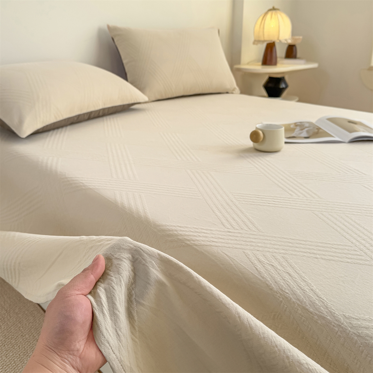 91家纺网 家纺一手货源 找家纺 女子家纺 2026新款全棉厚织三层水洗色织提花床单 维希-可可奶咖