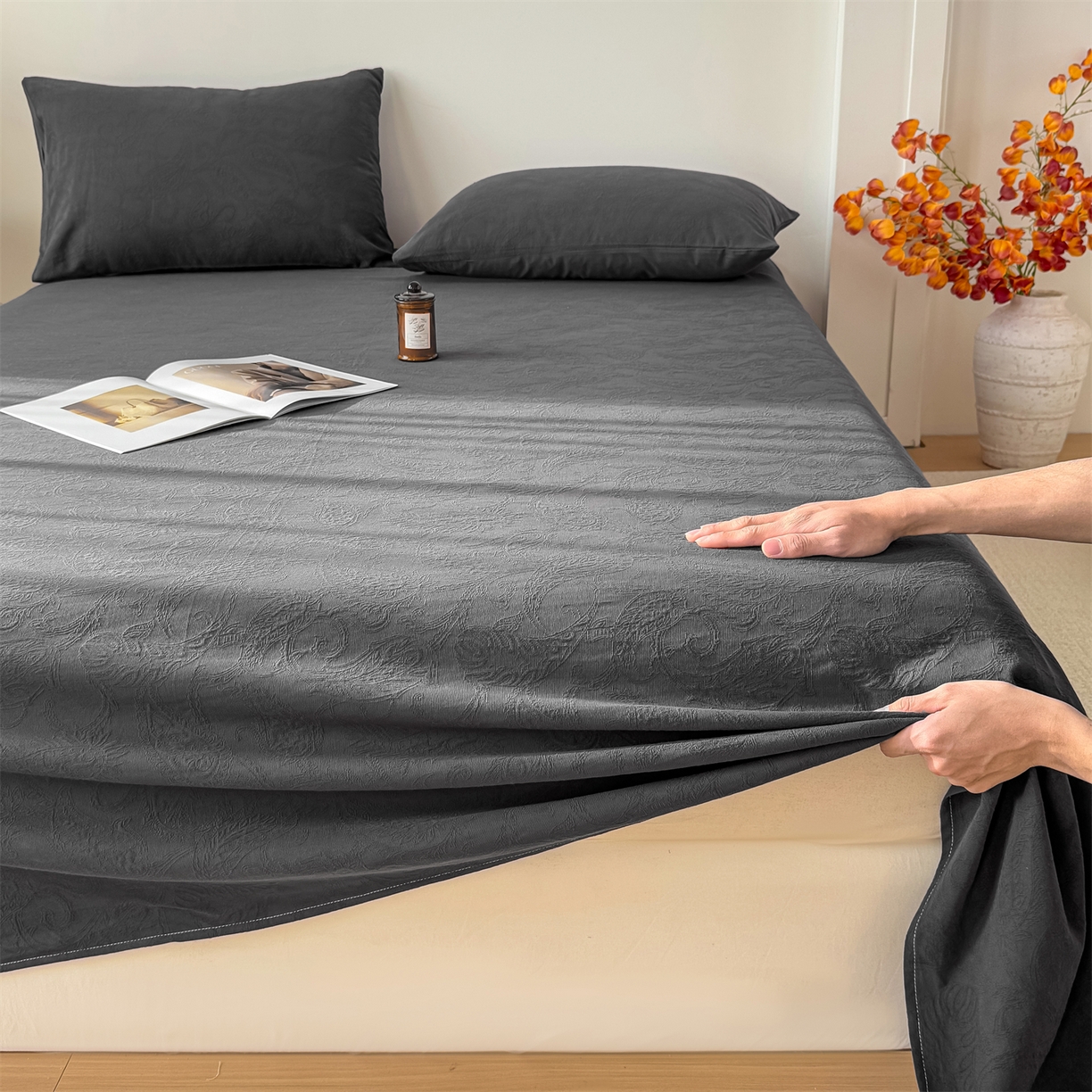 91家纺网 家纺一手货源 找家纺 女子家纺 2026新款全棉厚织三层水洗色织提花床单 罗格西亚-素墨