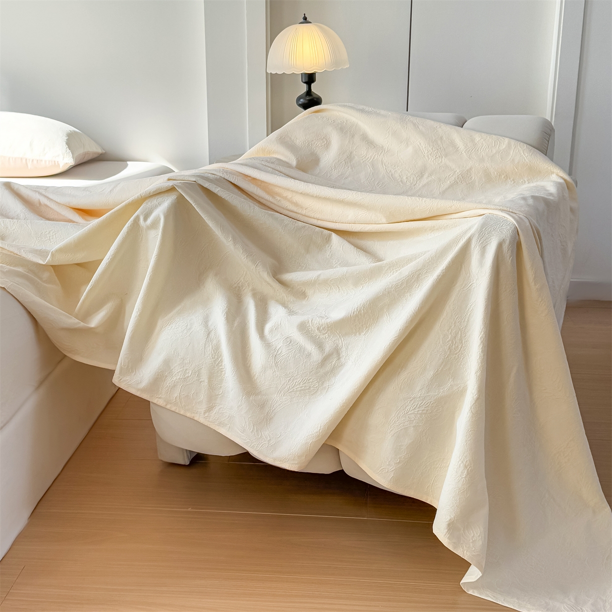 91家纺网 家纺一手货源 找家纺 女子家纺 2026新款全棉厚织三层水洗色织提花床单 罗格西亚-杏仁奶霜