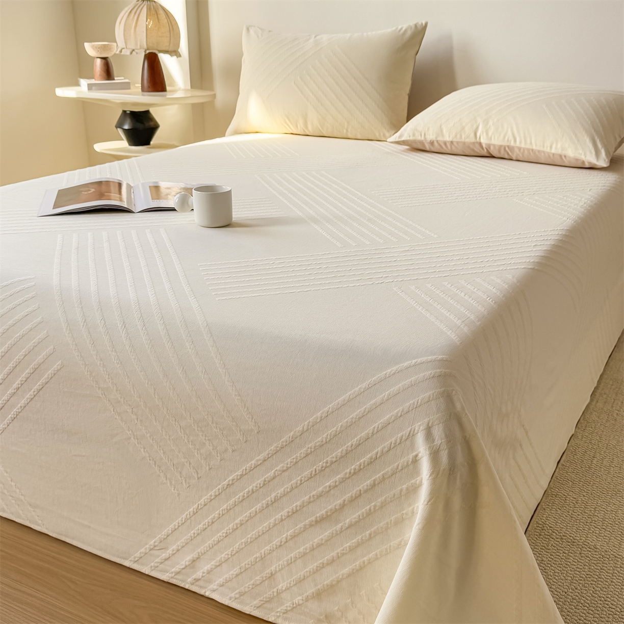 91家纺网 家纺一手货源 找家纺 女子家纺 2026新款全棉厚织三层水洗色织提花床单 云汐-杏仁奶霜