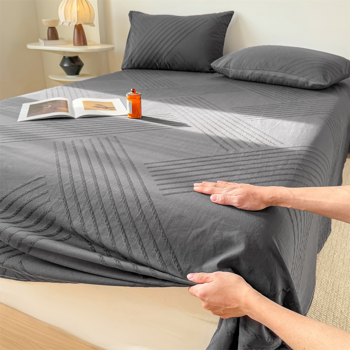 91家纺网 家纺一手货源 找家纺 女子家纺 2026新款全棉厚织三层水洗色织提花床单 云汐-素墨