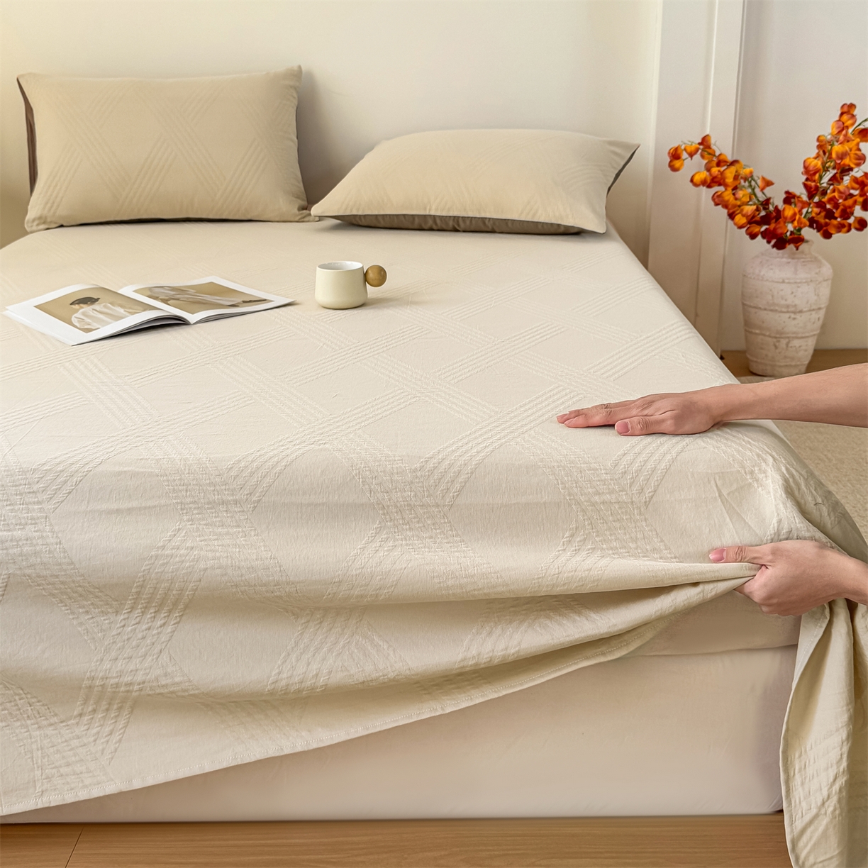 91家纺网 家纺一手货源 找家纺 女子家纺 2026新款全棉厚织三层水洗色织提花床单 维希-可可奶咖