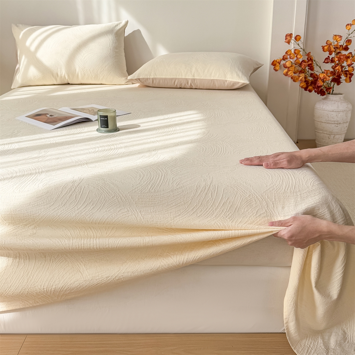 91家纺网 家纺一手货源 找家纺 女子家纺 2026新款全棉厚织三层水洗色织提花床单 柔丝漫语-杏仁奶霜