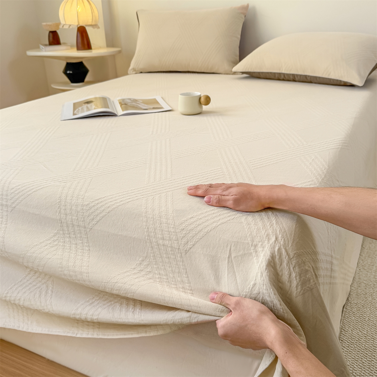 91家纺网 家纺一手货源 找家纺 女子家纺 2026新款全棉厚织三层水洗色织提花床单 维希-可可奶咖