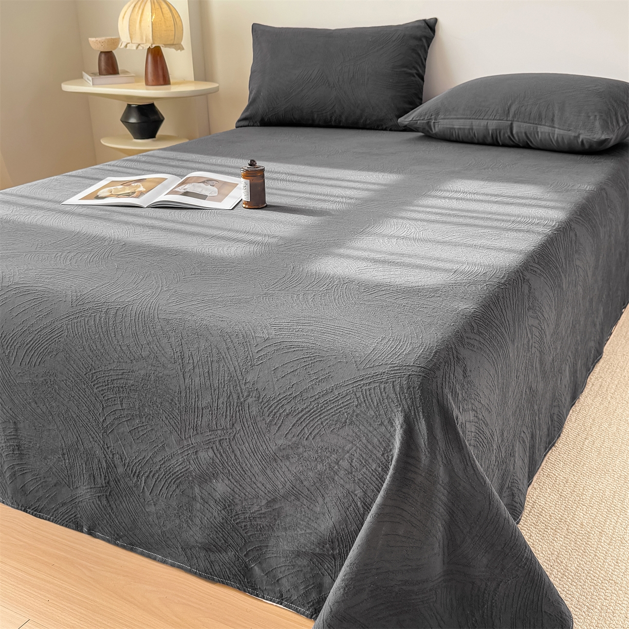 91家纺网 家纺一手货源 找家纺 女子家纺 2026新款全棉厚织三层水洗色织提花床单 柔丝漫语-素墨