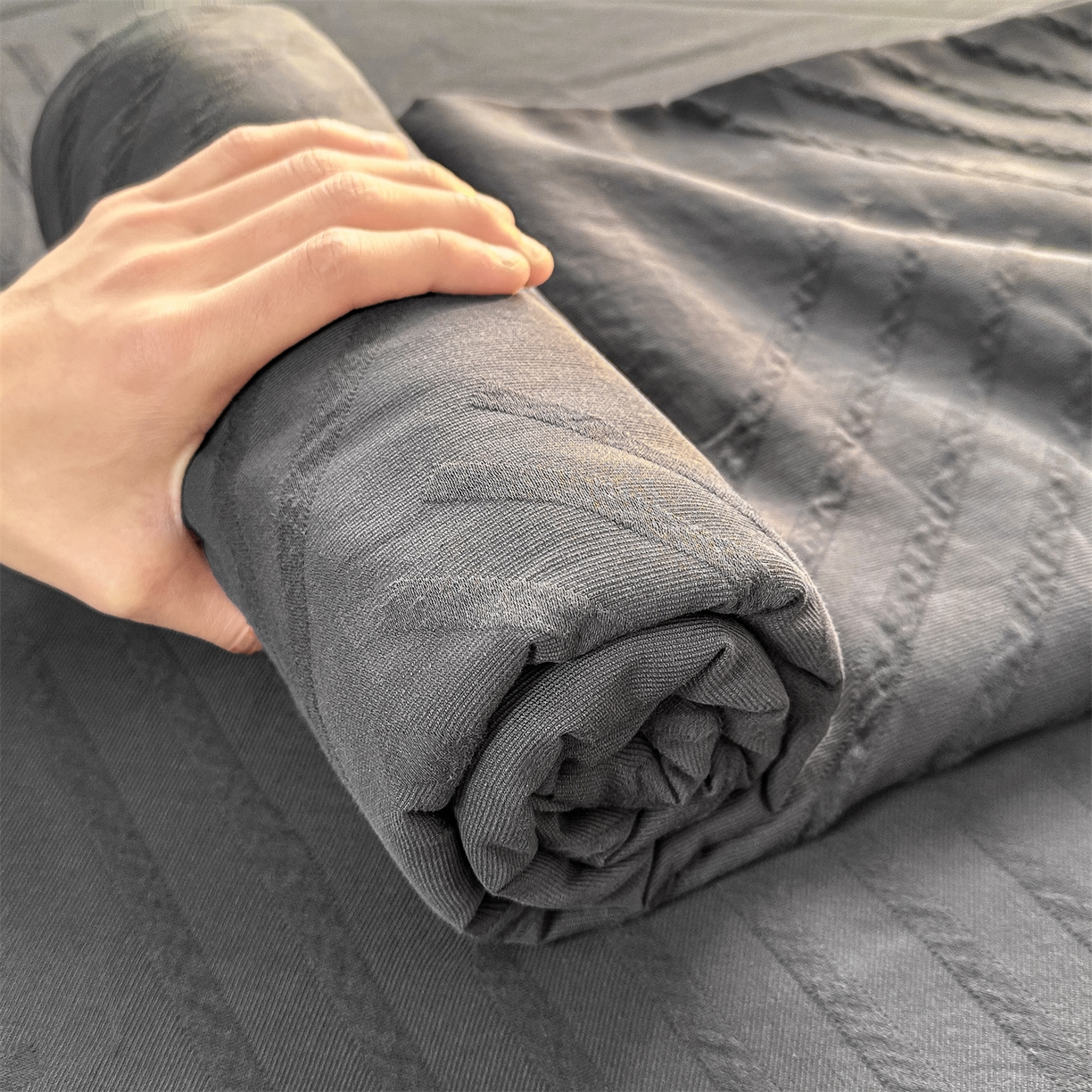 91家纺网 家纺一手货源 找家纺 女子家纺 2026新款全棉厚织三层水洗色织提花床单 云汐-素墨